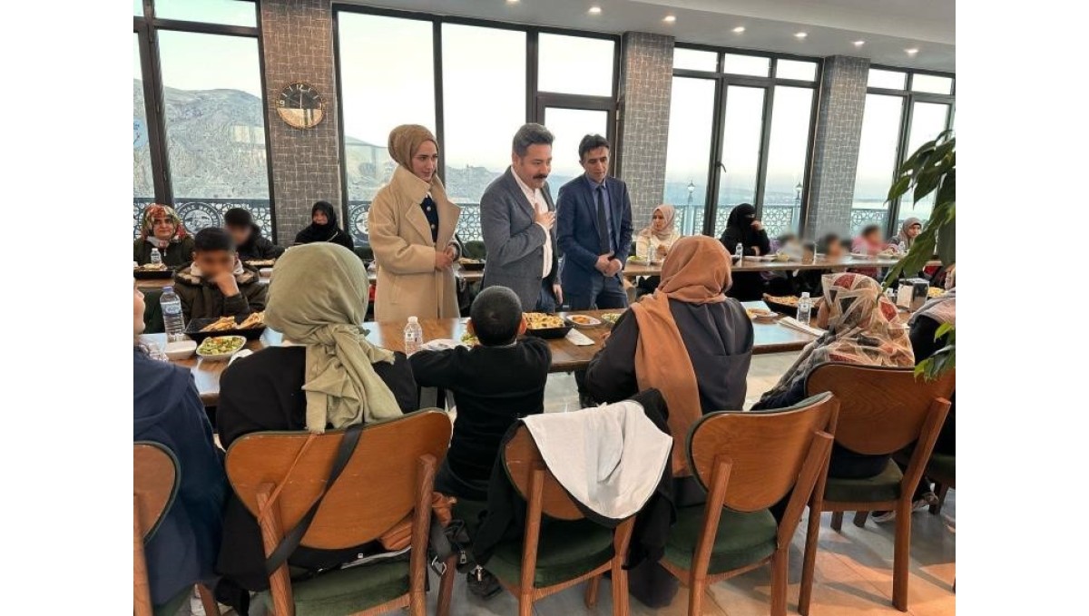 Kaymakam Özçelik, yetim ve öksüz çocuklarla iftar yaptı