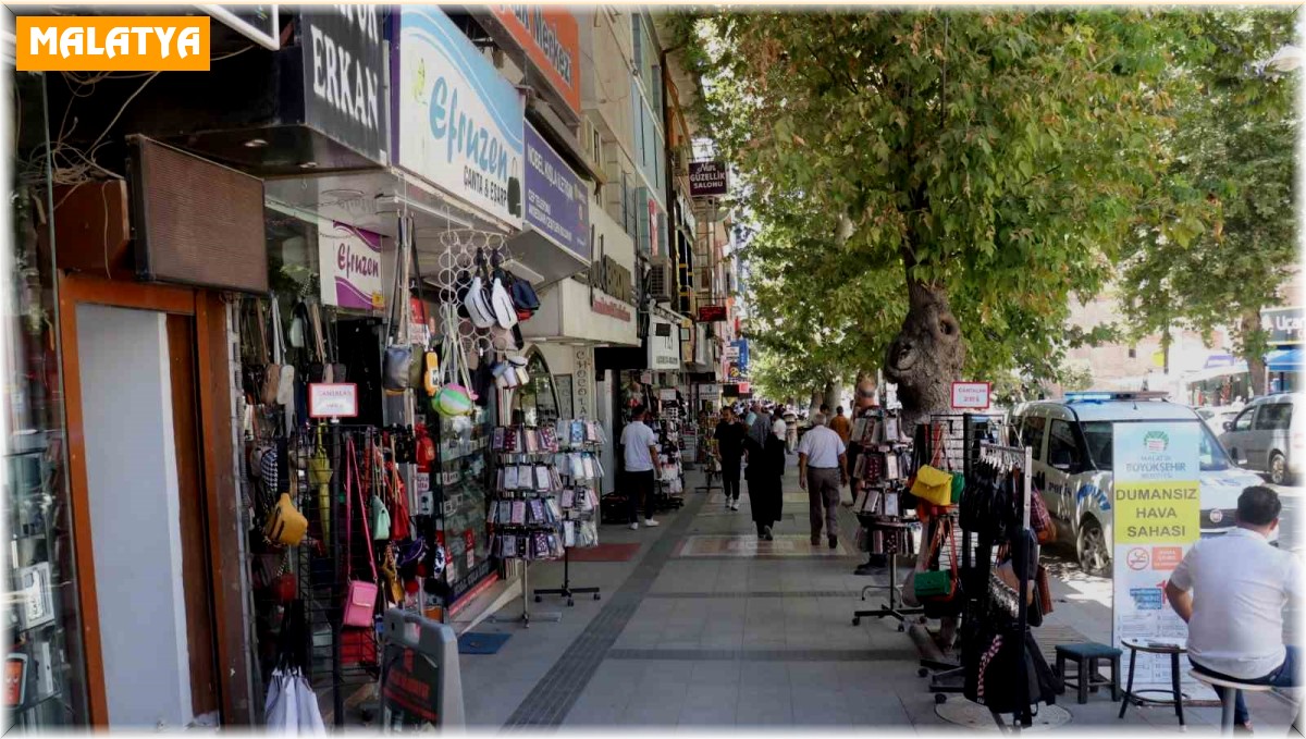 Kışla Caddesi'nde elektrik kesintisine esnaftan tepki