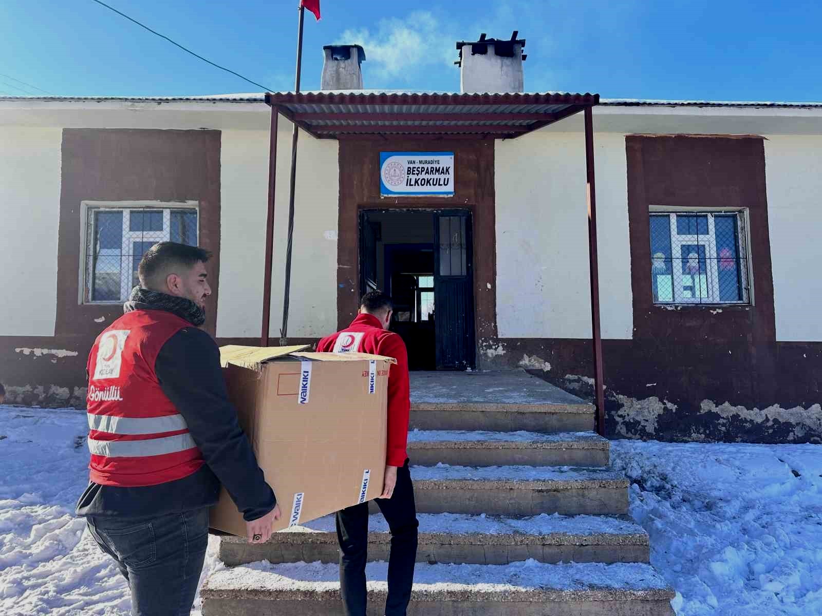 Kızılay'dan ihtiyaç sahibi ailelere destek