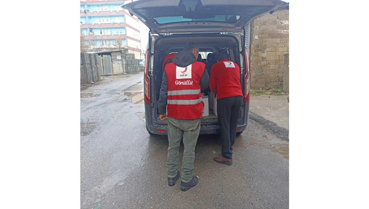 Kızılay Muş Şubesi, ihtiyaç sahiplerine yardım ulaştırmaya devam ediyor