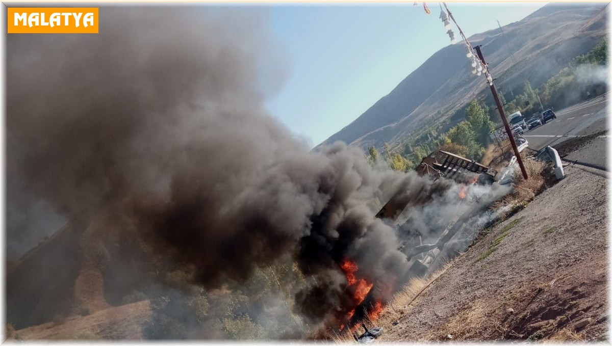 Kontrolden çıkan tır şarampole yuvarlanıp alev aldı: 1 yaralı