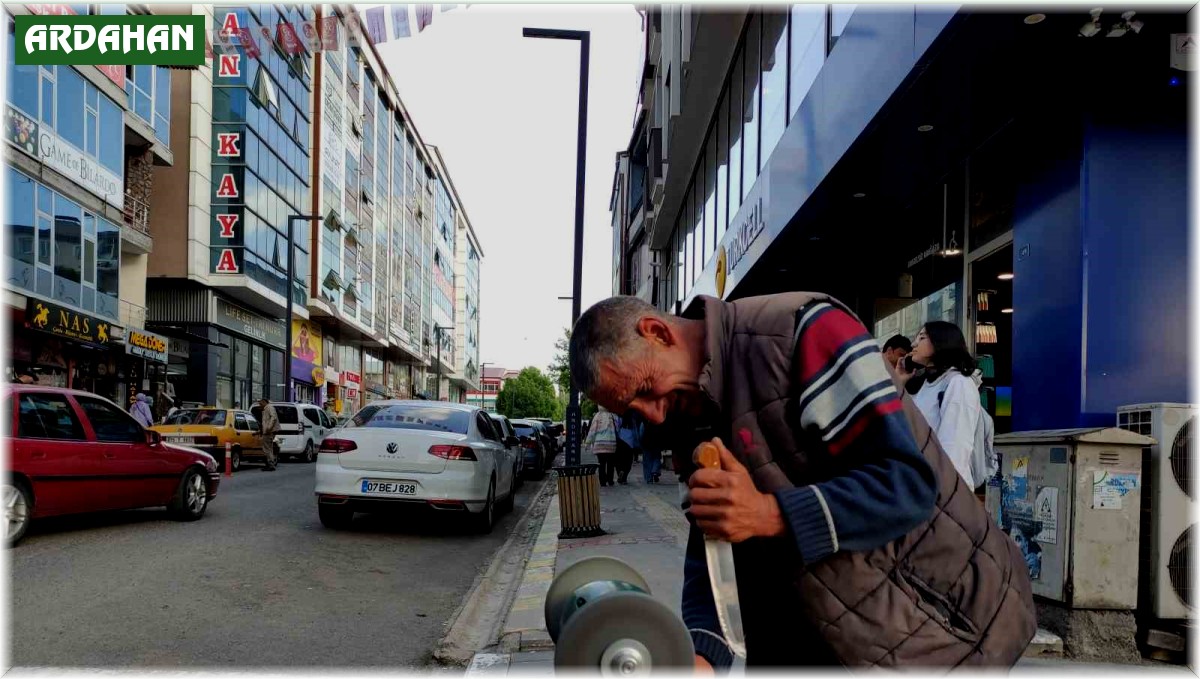 Kurban Bayramı öncesi bıçak bileyicilerinin yoğun mesaisi