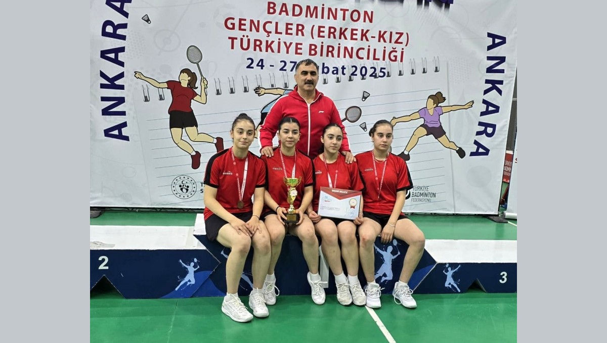 Liseler Badminton Türkiye Şampiyonasından kupalarla döndüler