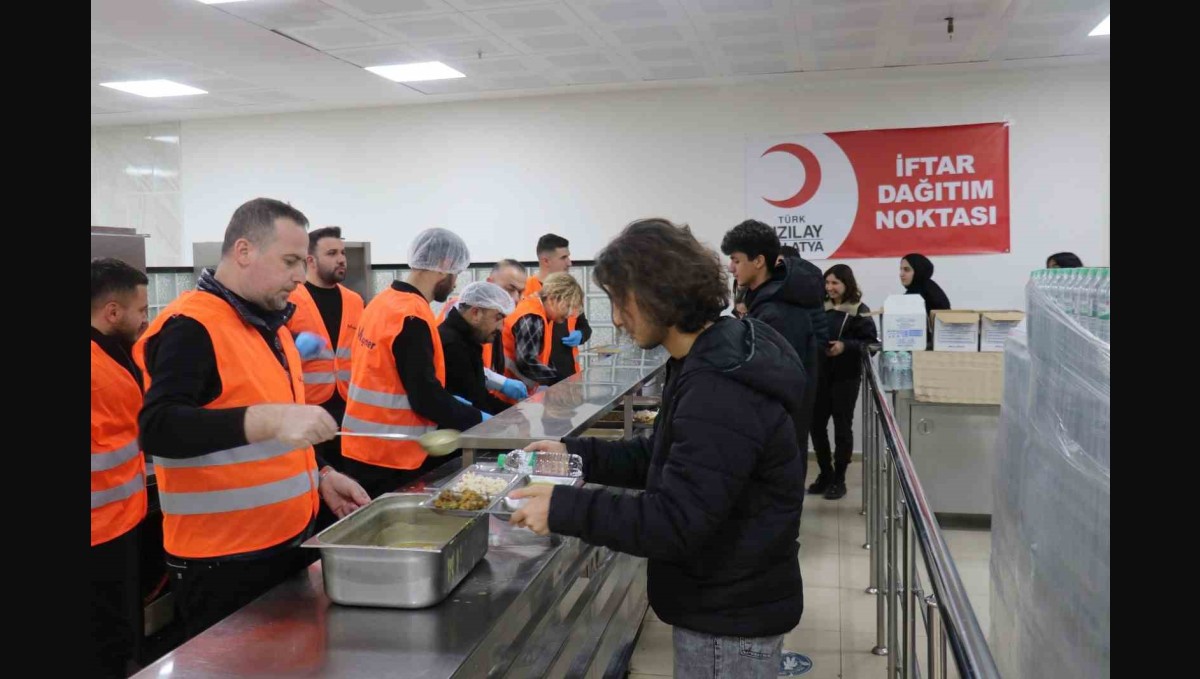 MAGİNDER'den öğrencilere ve hasta yakınlarına iftar yemeği