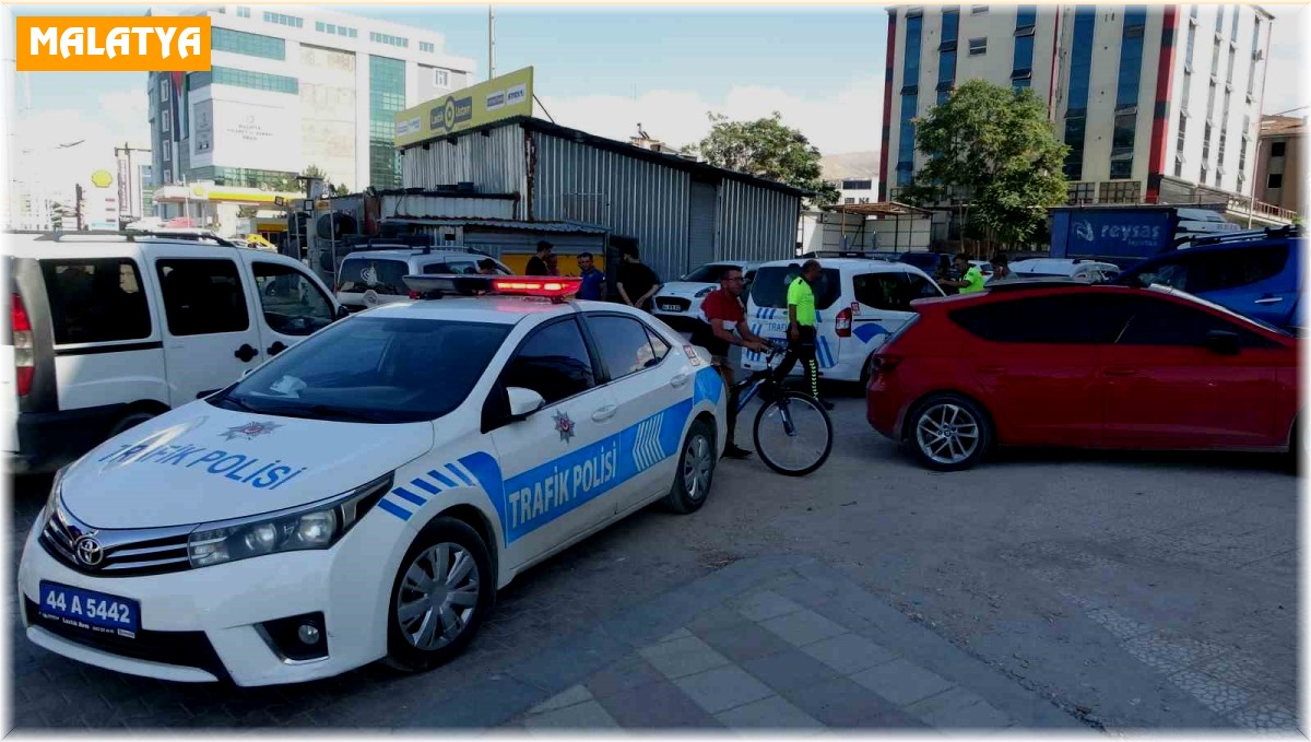 Malatya'da 5 araçlı zincirleme kaza: 2 yaralı