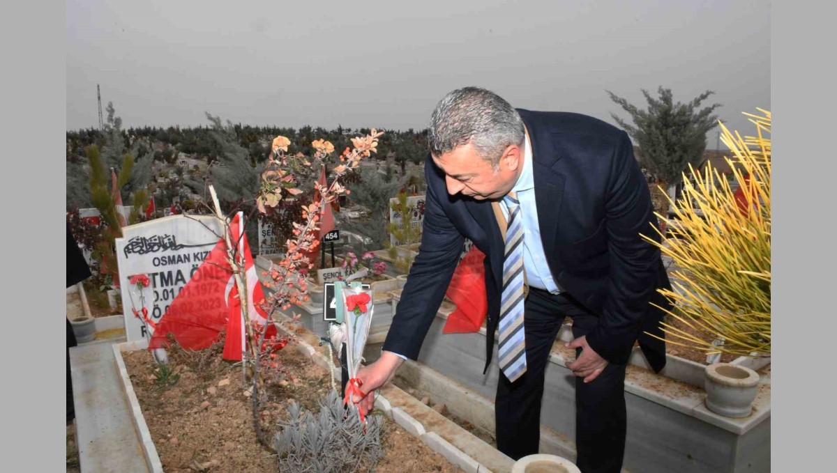 Malatya'da depremde hayatını kaybedenler anılıyor