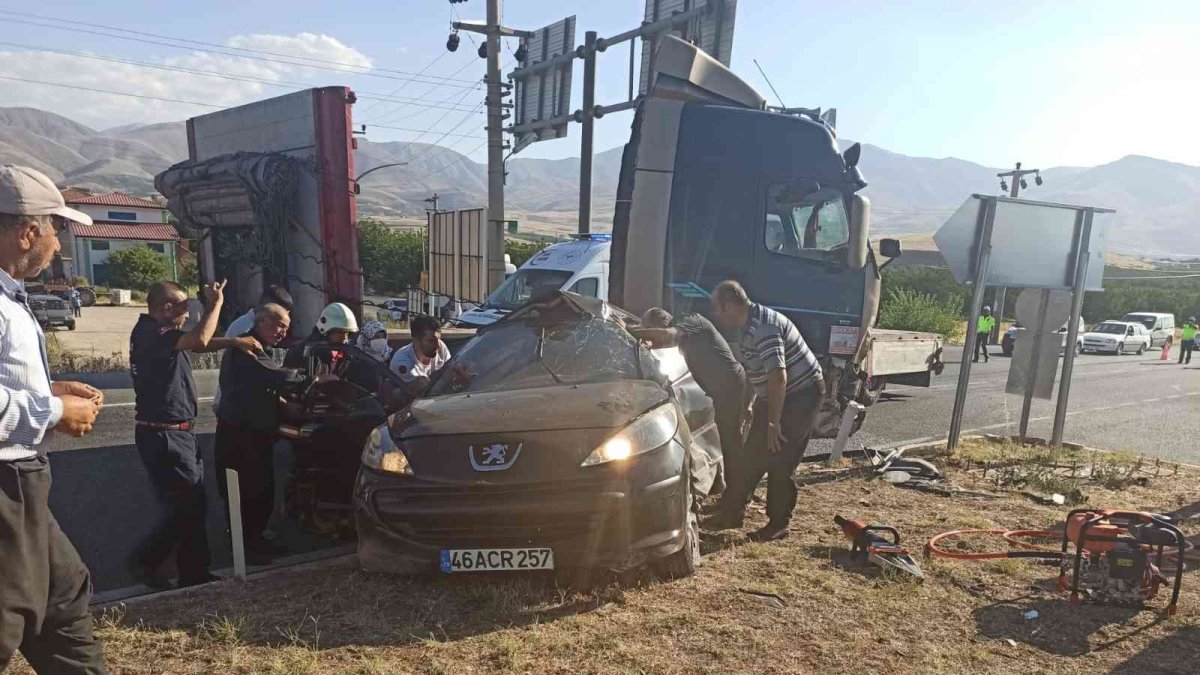 Malatya'da iki araç çarpıştı: 1 yaralı