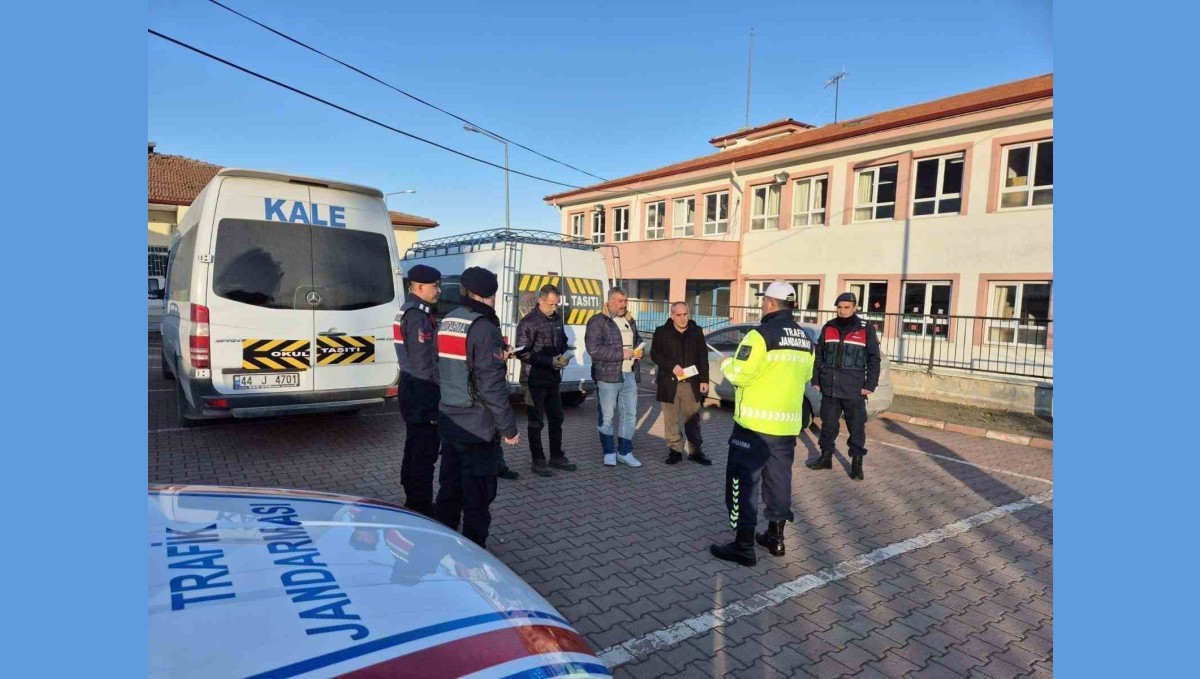 Malatya'da jandarmadan servis araçlarına denetim