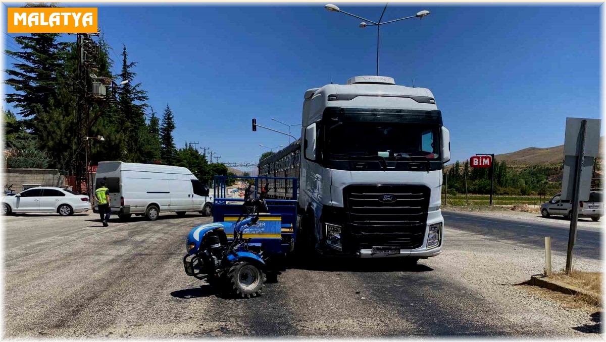 Malatya'da kamyon ile pat pat motoru çarpıştı:1 yaralı