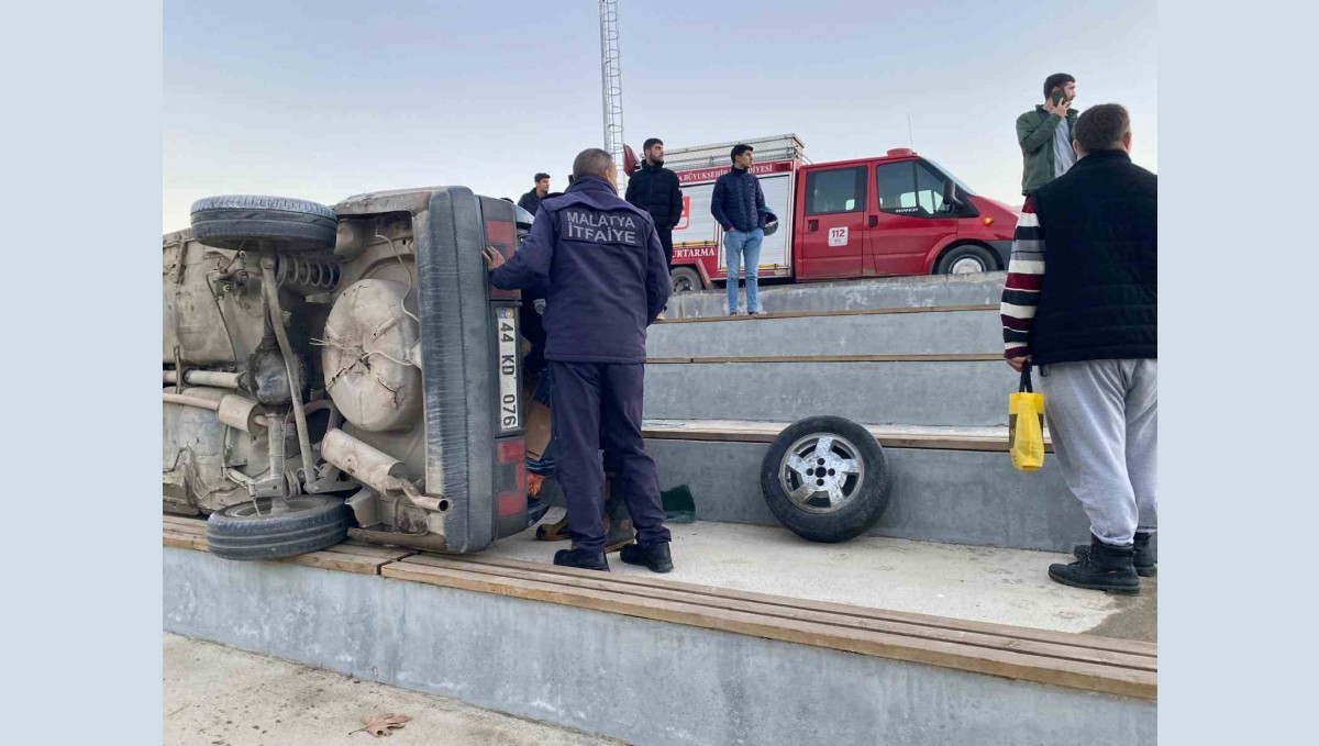 Malatya'da kontrolden çıkan Tofaş devrildi