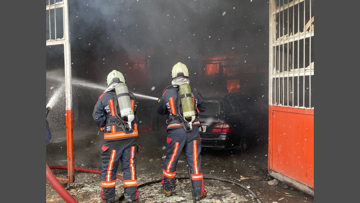 Malatya'da korkutan iş yeri yangını