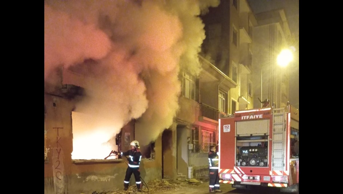 Malatya'da metruk binada korkutan yangın