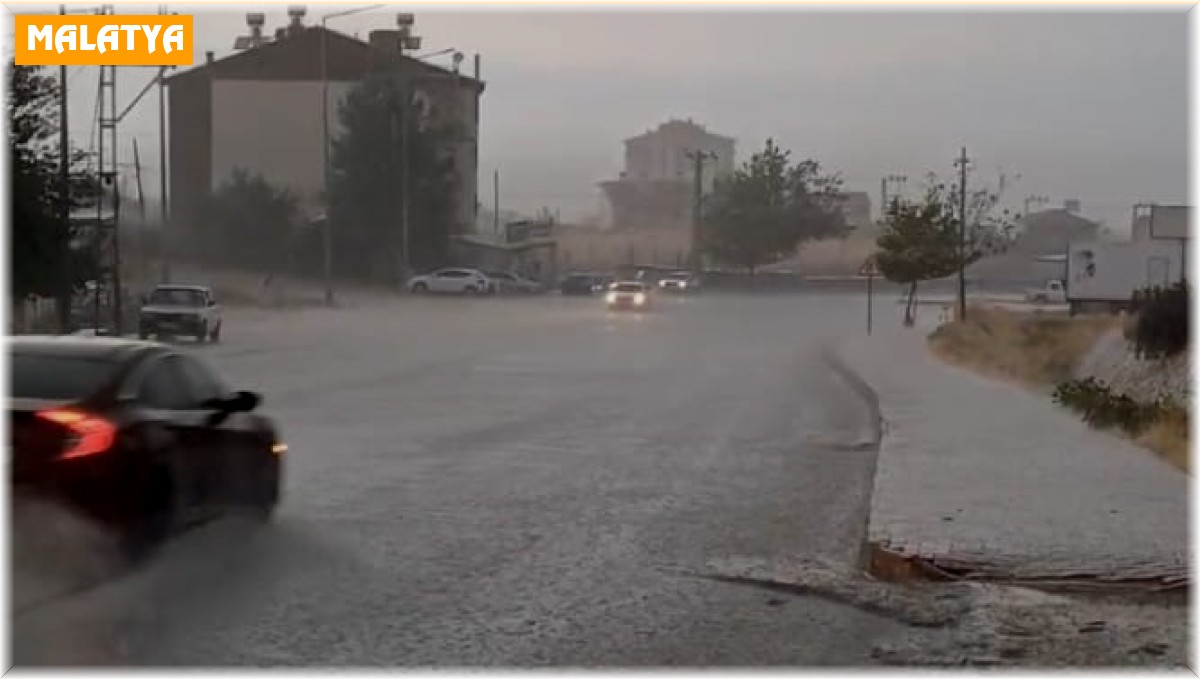 Malatya'da sağanak etkili oldu, yollar göle döndü