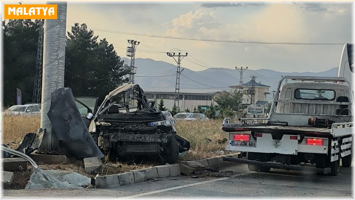 Malatya'da yolcu otobüsü ile otomobil çarpıştı: 1 ölü, 1 yaralı