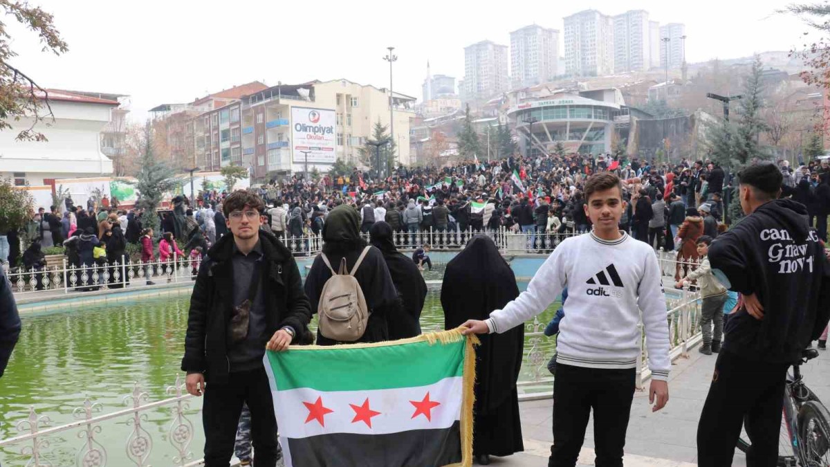 Malatya'daki Suriyeliler rejimin devrilmesi ile sokaklara döküldü