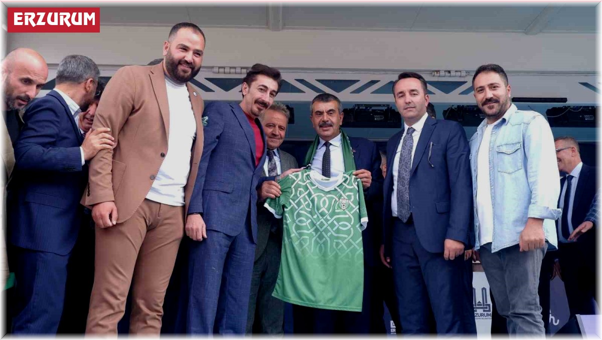 Milli Eğitim Bakanı Tekin'e Tortumspor forması