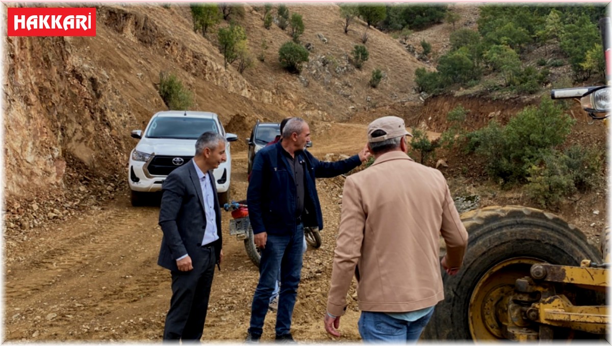 Muhtar Çiftçi: 'Vatandaşlarımızın daha rahat seyahat edebilmeleri için yolları onarıyoruz'