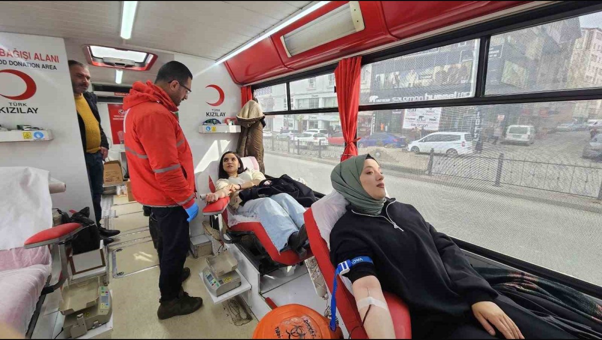 Muş Gazeteciler Cemiyeti'nden Kızılay'a kan bağışı desteği