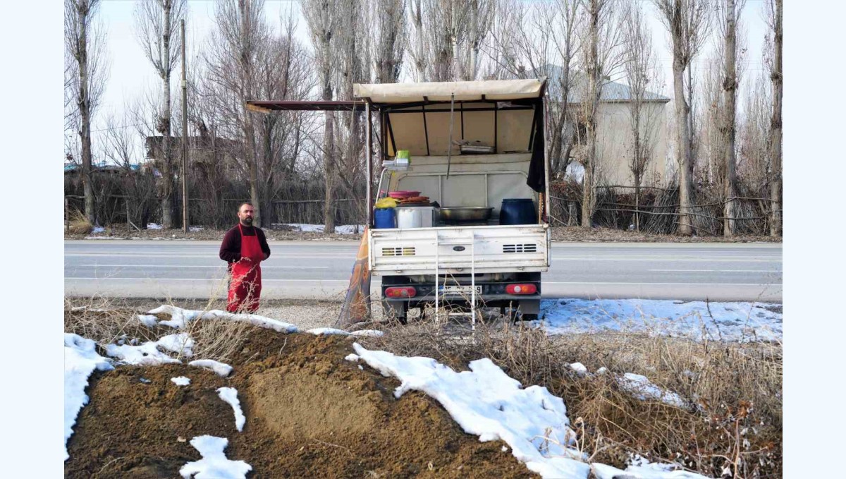 Muş Ovası'nda yolculuk edenlere tatlı bir mola