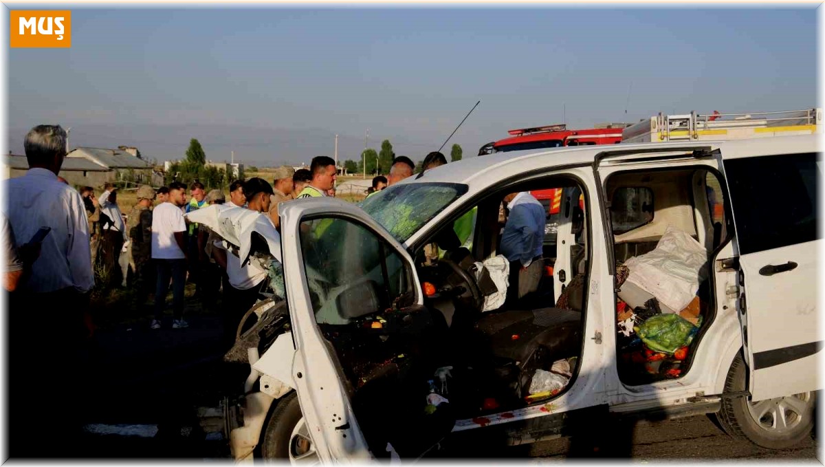 Muş'ta feci kaza: 1 ölü, 1 yaralı