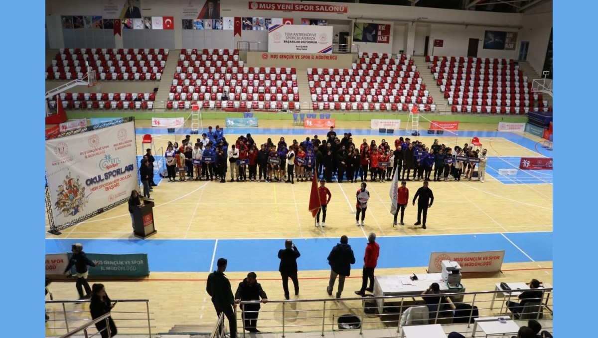 Muş'ta 'Okul Sporları Badminton Gençler Grup Müsabakaları' başladı