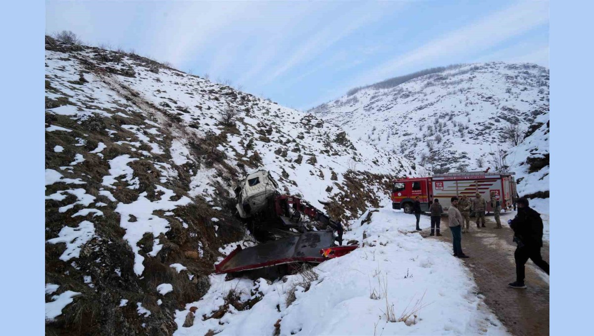 Muş'ta park halindeki vinç 700 metrelik uçurumdan yuvarlandı