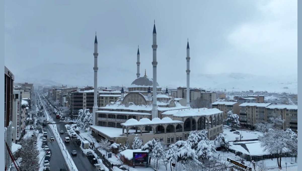 Muş'un karla kaplı eşsiz güzellikleri havadan görüntülendi