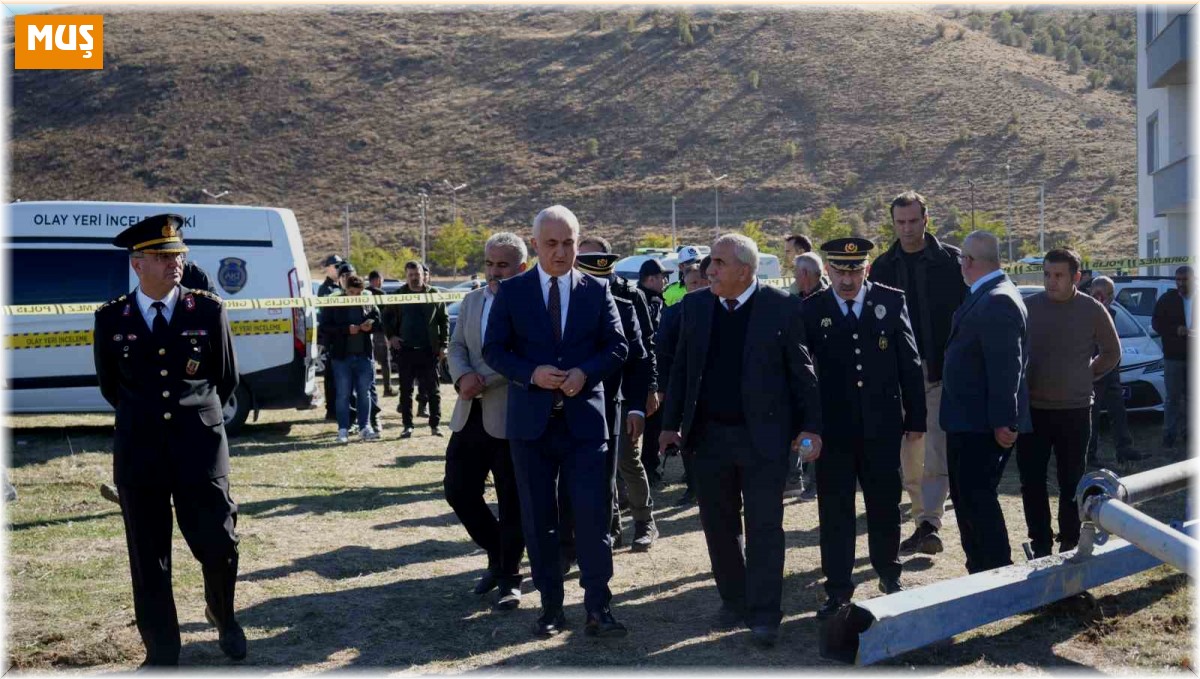 Muş Valisi Ani Çakır tren kazasının olduğu bölgeye gitti