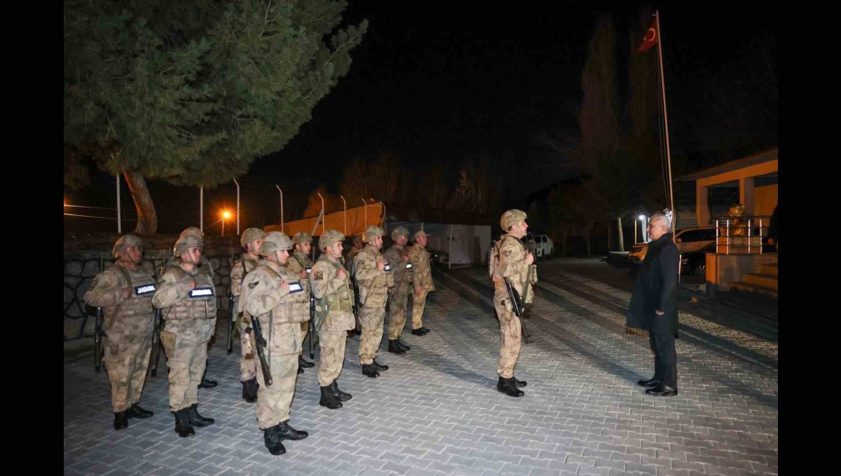 Muş Valisi Çakır'dan güvenlik güçlerine moral ziyareti