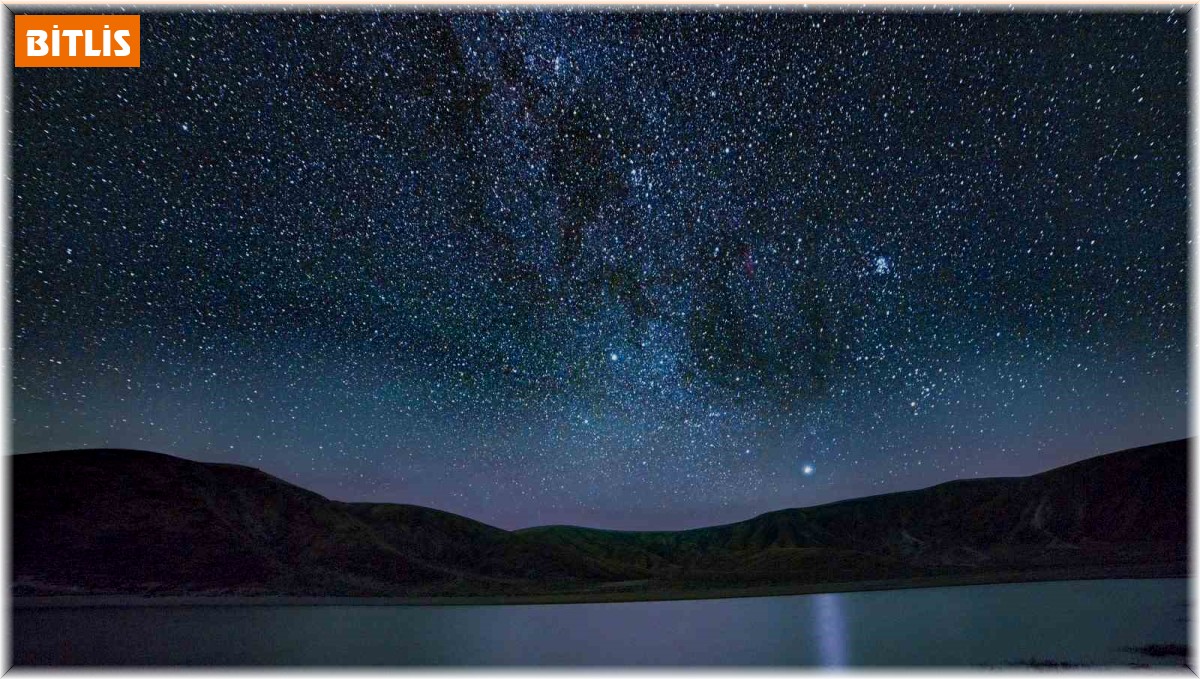 Nemrut'taki göllerle yıldızların buluşması hayran bırakıyor