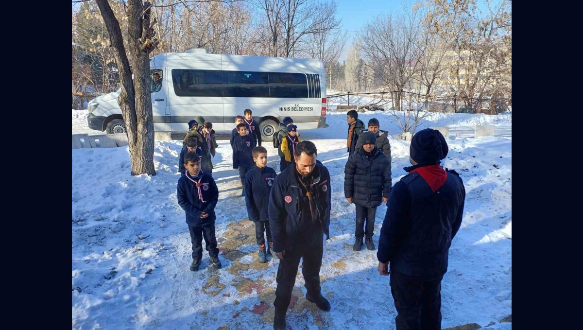 Nenehatun spor kulübü izcilerine 'izcilik tanıtım eğitimi'