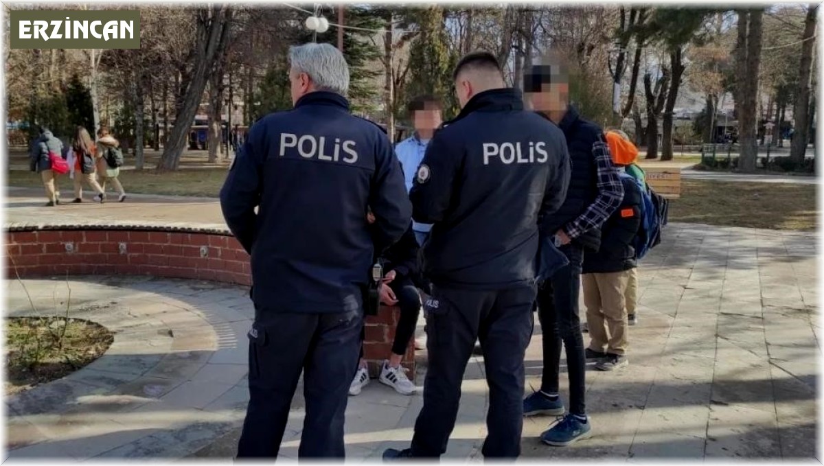 Okul önlerinde polis denetimi sürüyor