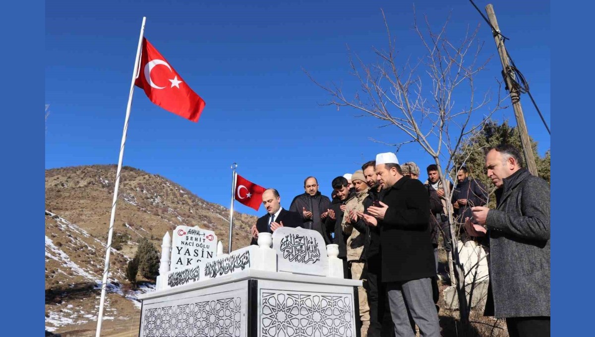 Oltu'da şehitlere vefa