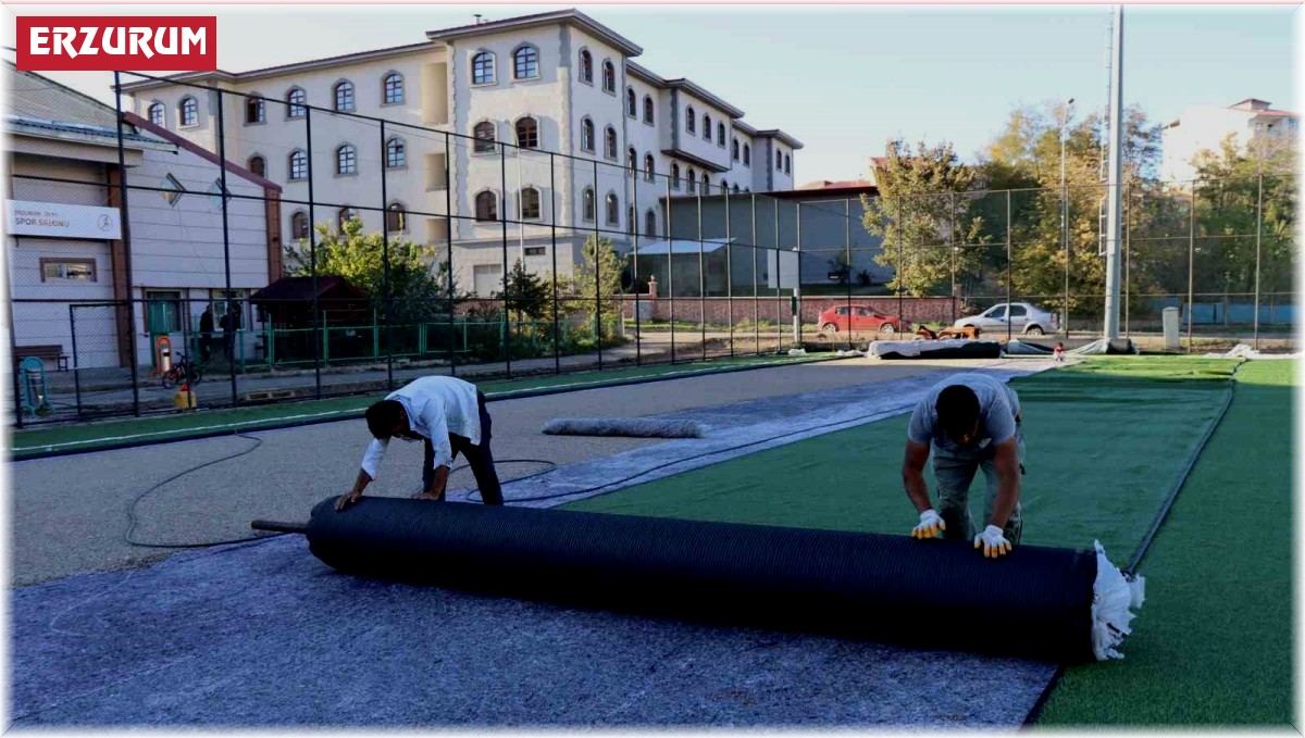 Oltu'da stadyumun zemini yenileniyor