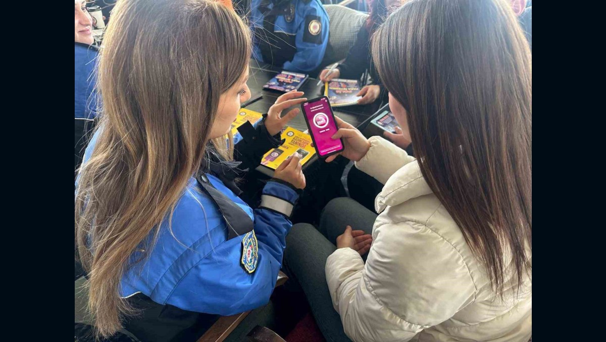 Polis Üniversite Öğrencilerini Bilgilendirdi