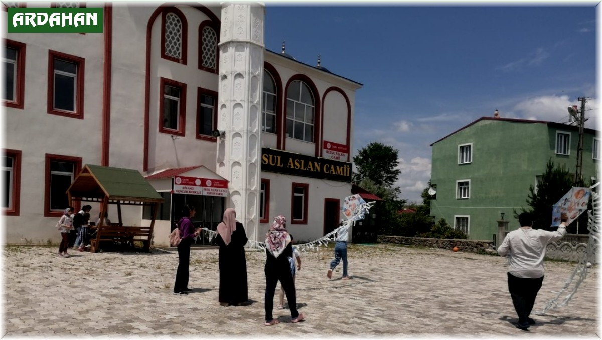 Resul Aslan Camii Yaz Kur'an Kursunda Uçurtma Şenliği