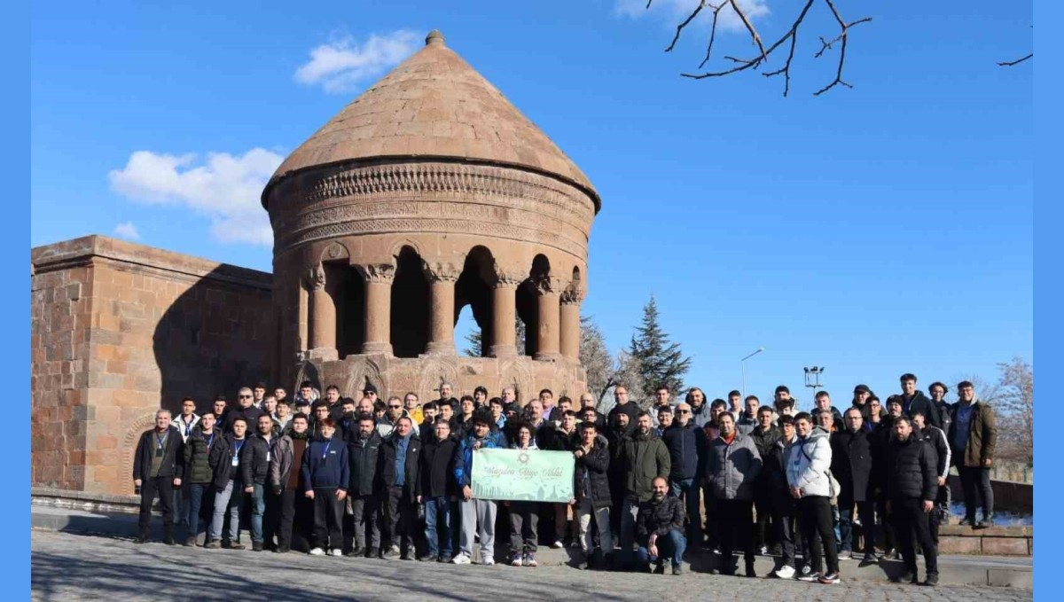 Robot yarışmasında derece alan öğrenciler Ahlat'ta ağırlandı