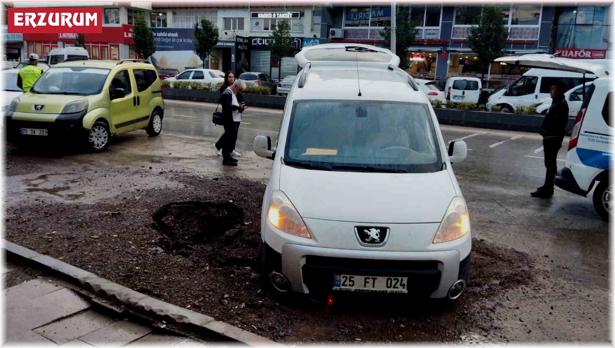 Sağanak yağmur hayatı felç etti