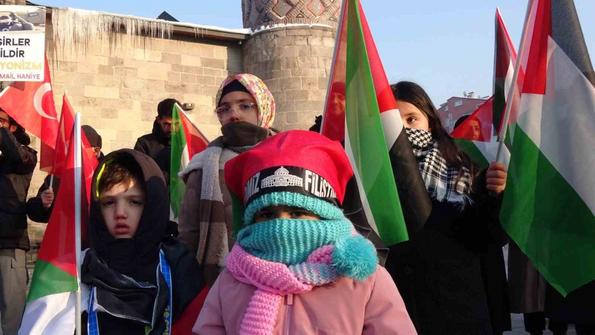 Sağlık çalışanları protesto yürüyüşleri 55'nci haftada da sürdürdü