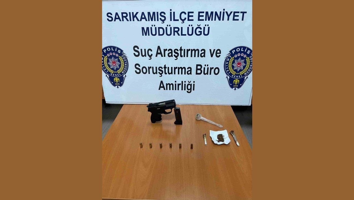 Sarıkamış'ta araç içinde uyuşturucu yakalandı