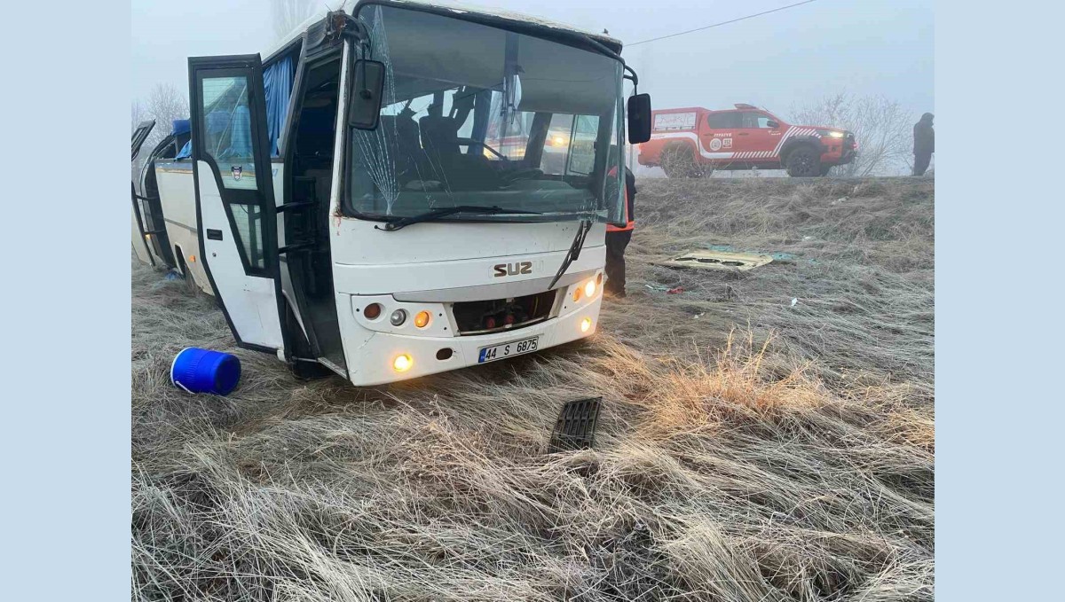 Servis aracı şarampole yuvarlandı: 1 ölü, 16 yaralı