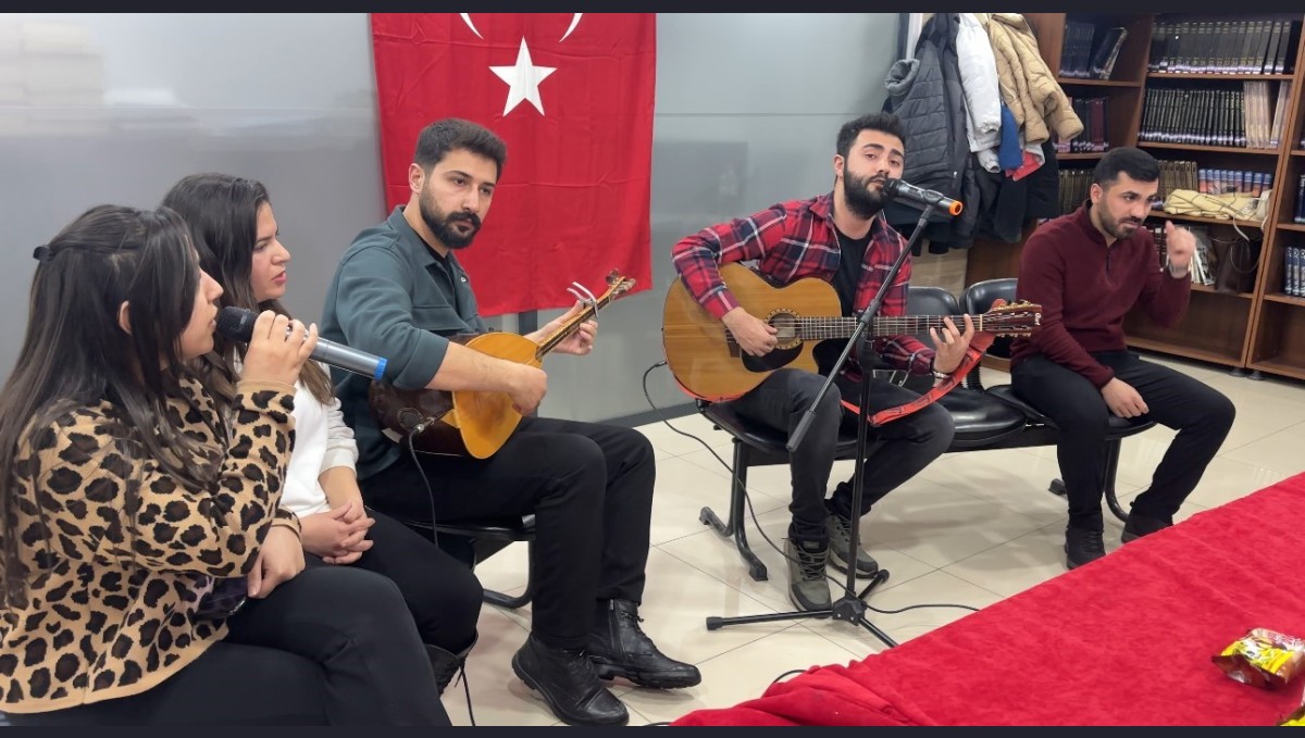 Sınavlara hazırlanan öğrencilere ders arası müzik