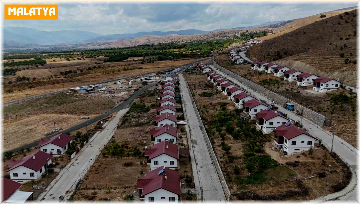 Sivrice depreminden etkilenen Malatya'nın Pütürge ile Doğanyol ilçelerinde afetin izleri tamamen silindi