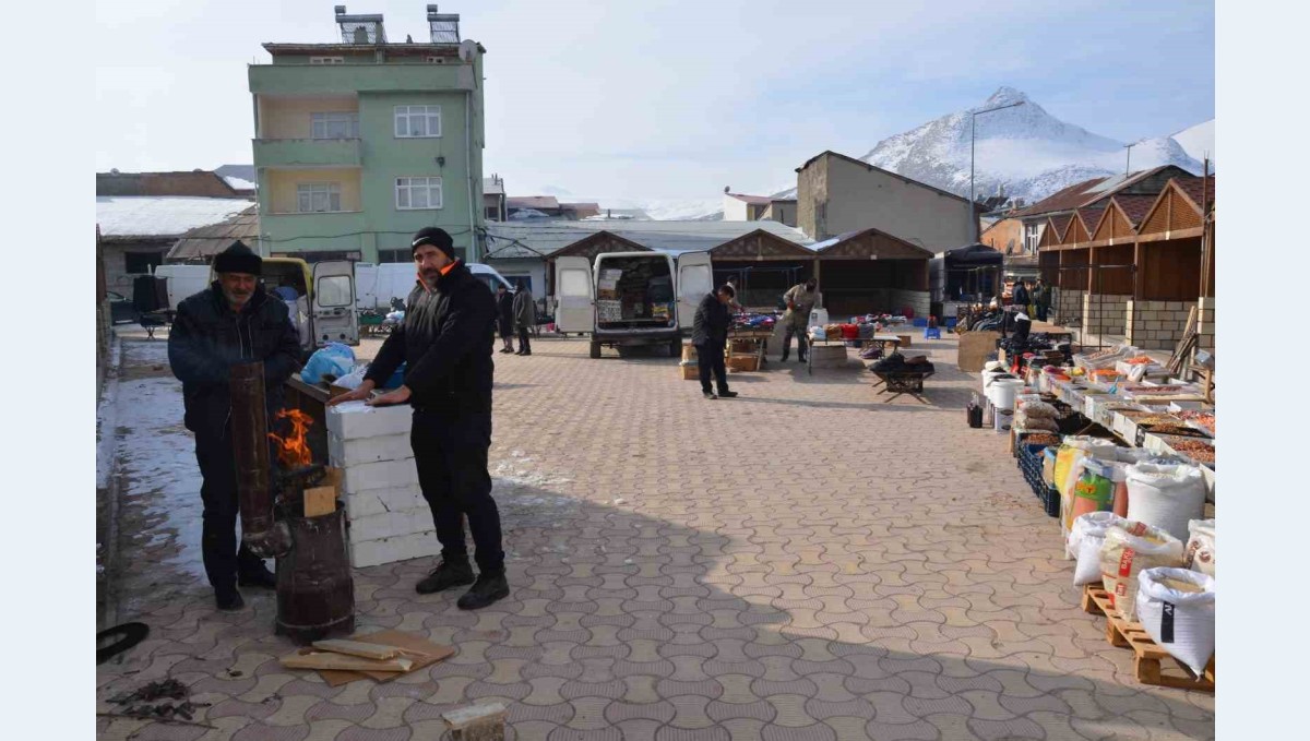 Soğuk hava pazar esnafını vurdu