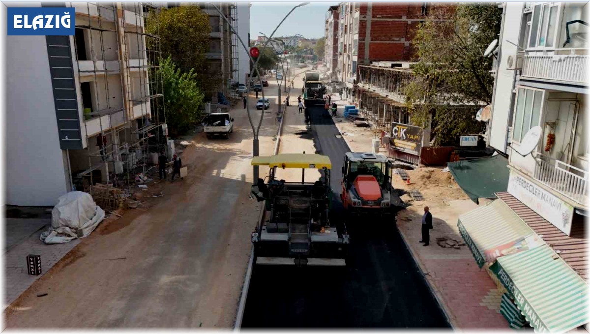 Sultan Fatih Caddesi'nde asfalt serim çalışmaları başladı