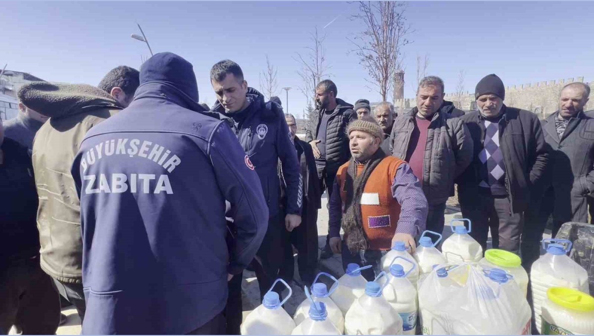 Süt üreticileri mandıracıların tekeline tepki için bedava süt dağıttı