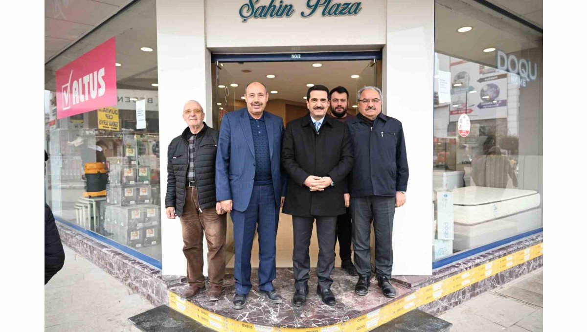 Taşkın İnönü caddesi esnafı ile bir araya geldi