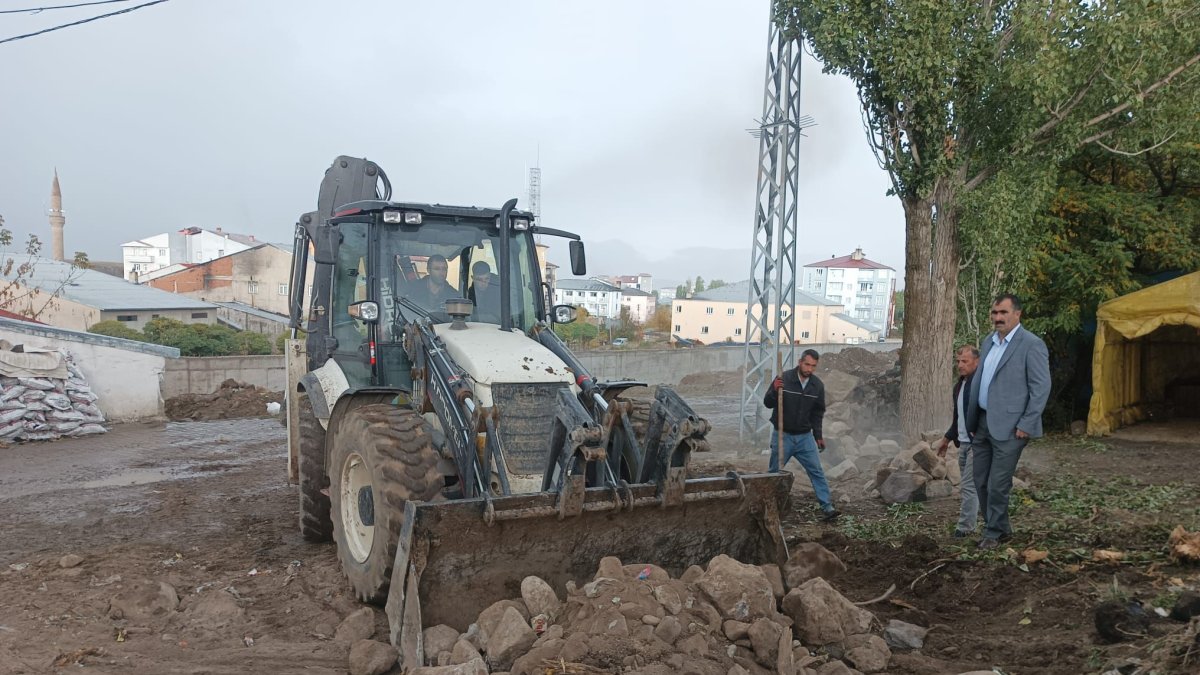 Taşlıçay Belediyesi'ne Otopark İçin 8 Metrelik Arazi Hibesi