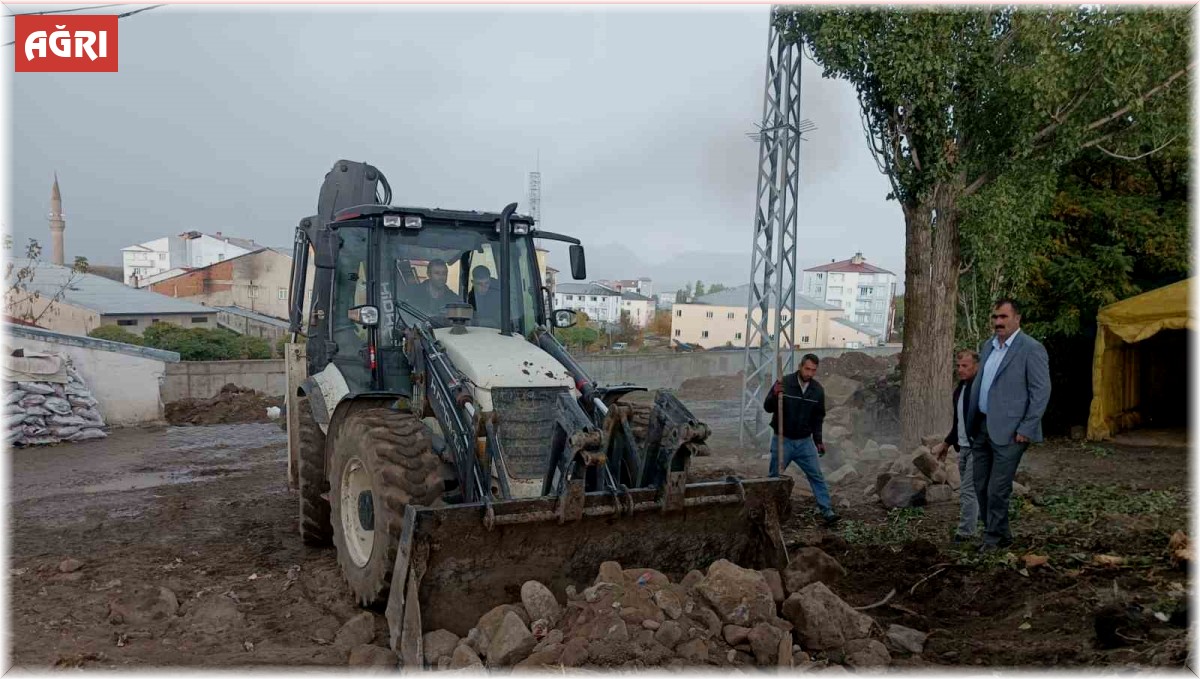 Taşlıçay'da sokak ve yol genişletme çalışmaları başladı