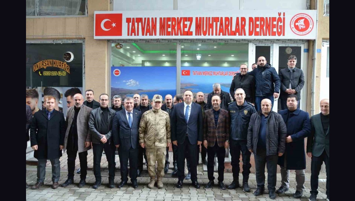 Tatvan Kaymakamı Demir muhtarlarla bir araya geldi